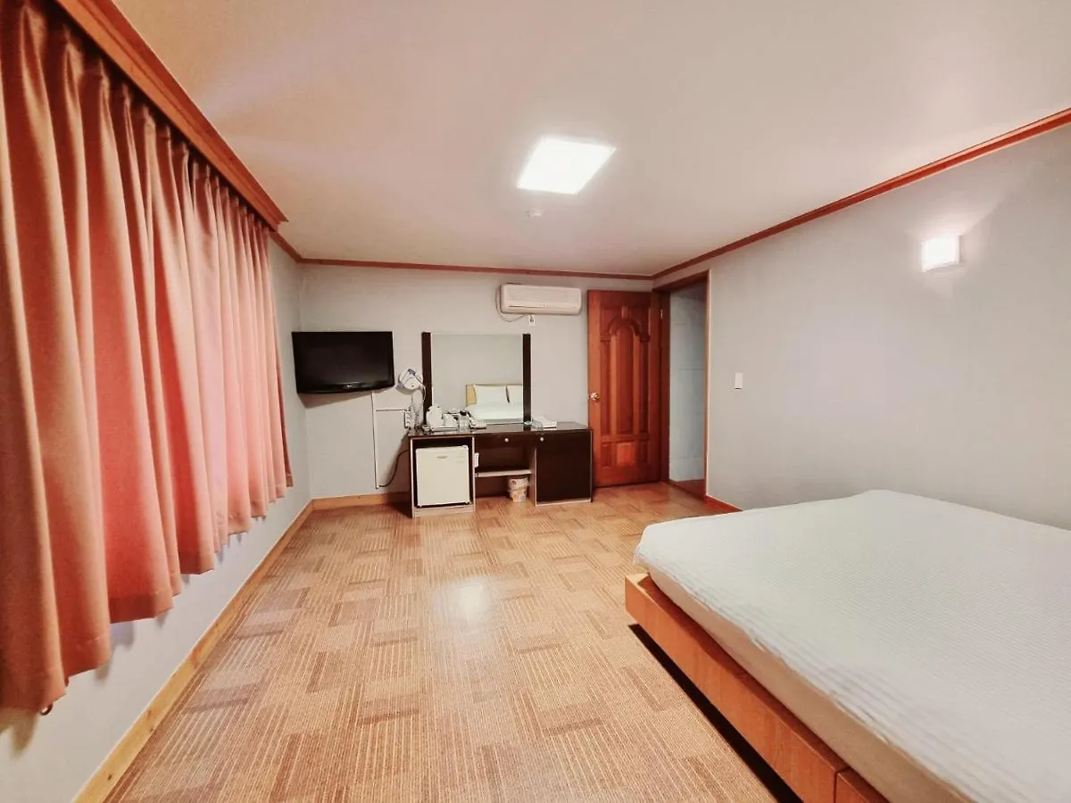 Hotel G Jeju 2*,