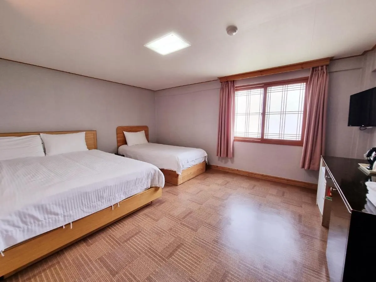 Hotel G Jeju 2*,